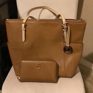 Tan Michael Kors Hobo and matching wallet